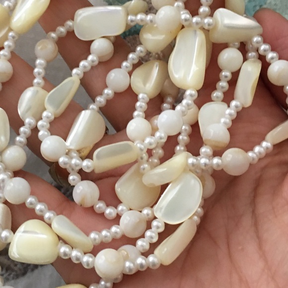 Mother of pearl, pearl & shell necklace - Picture 6 of 7